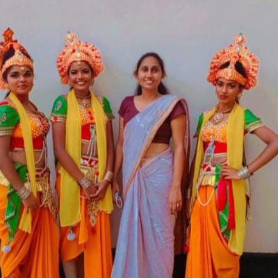 පහතරට නර්තන කණ්ඩායම